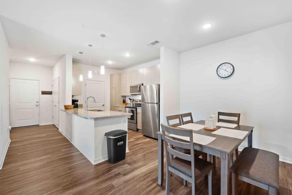 Apartment Lavish 2br In